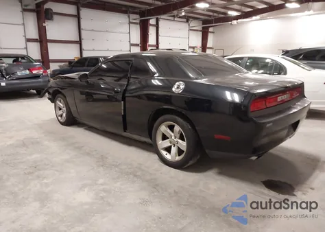 2013 Dodge Challenger Sxt z USA, uszkodzony, nr VIN 2C3CDYAG5DH562221